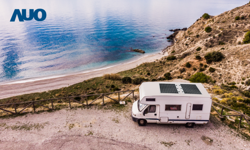 「可撓輕量化太陽光電板SunCurva」使用輕量特殊耐候型複合板取代傳統太陽能板的玻璃前板，不僅降低70%重量，每米平方僅3Kg；具有抗衝擊性能及通過電磁相容性測試，可應用於交通運輸工具，如露營車、遊艇等